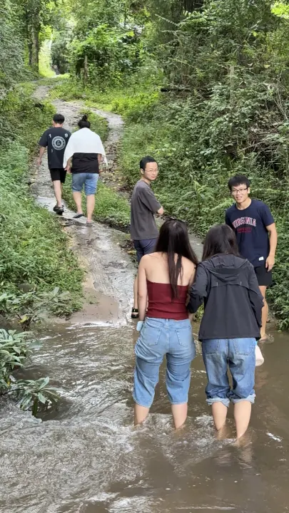 CMI 社区过往照片 192，纵向画面