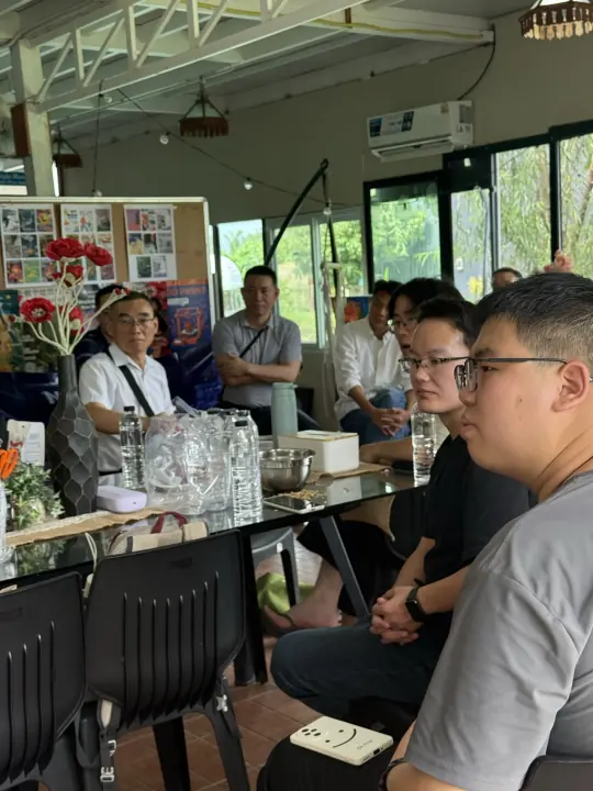 CMI 社区过往照片 201，纵向画面