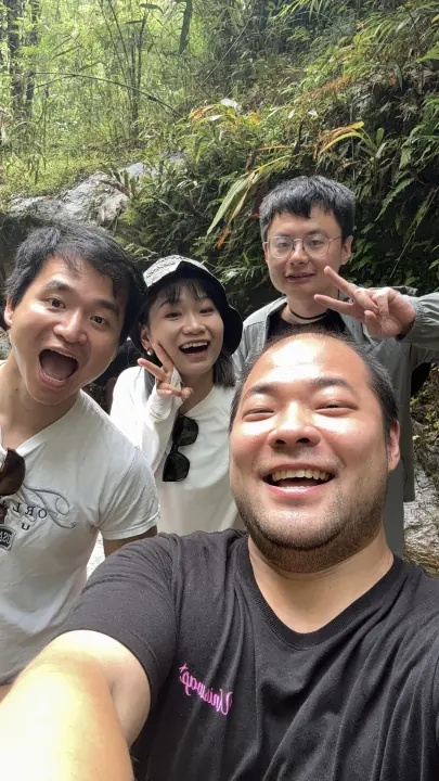 CMI 社区过往照片 212，纵向画面