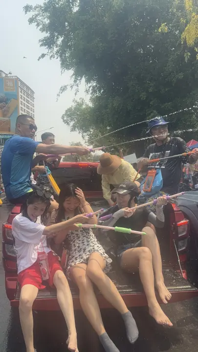 CMI 社区过往照片 254，纵向画面
