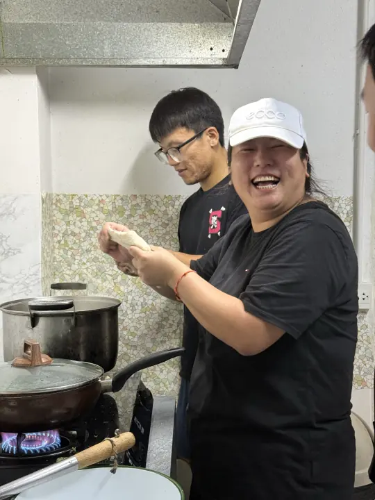 CMI 社区过往照片 260，纵向画面