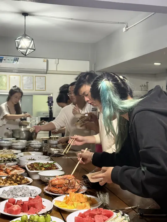 CMI 社区过往照片 305，纵向画面
