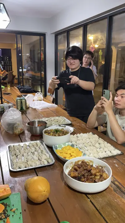 CMI 社区过往照片 327，纵向画面