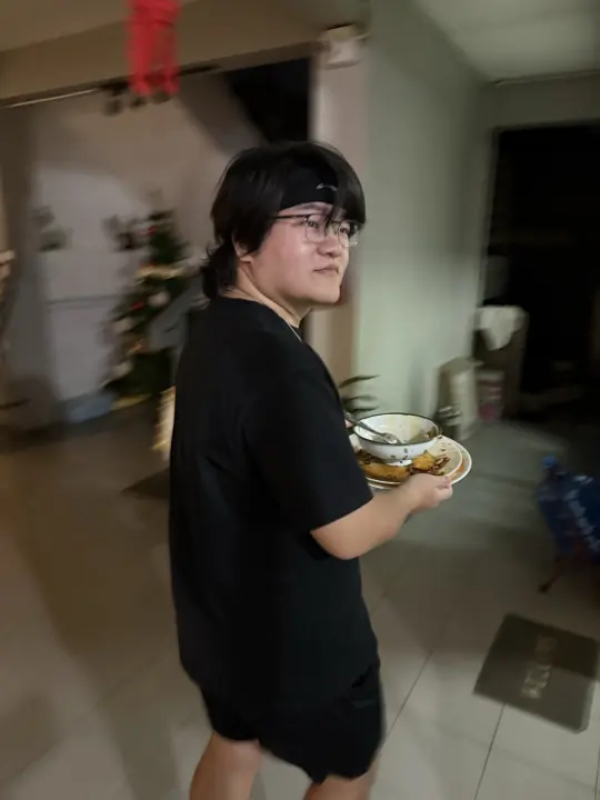 CMI 社区过往照片 330，纵向画面