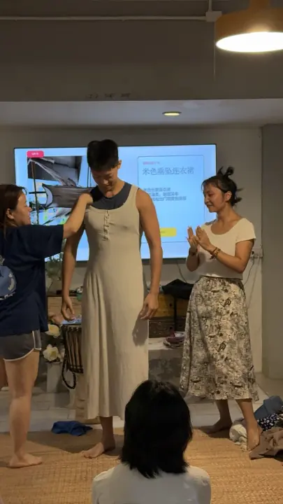 CMI 社区过往照片 370，纵向画面