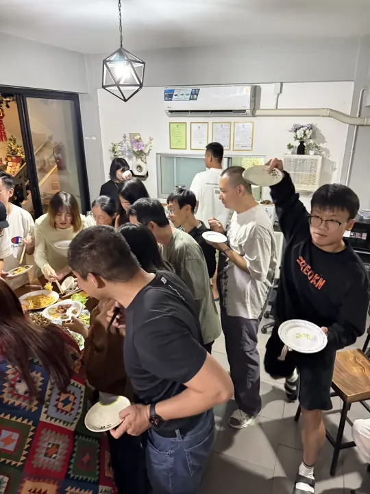 CMI 社区过往照片 394，纵向画面