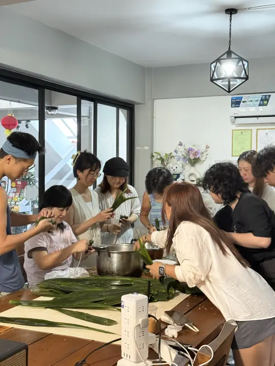 CMI 社区过往照片 396，纵向画面