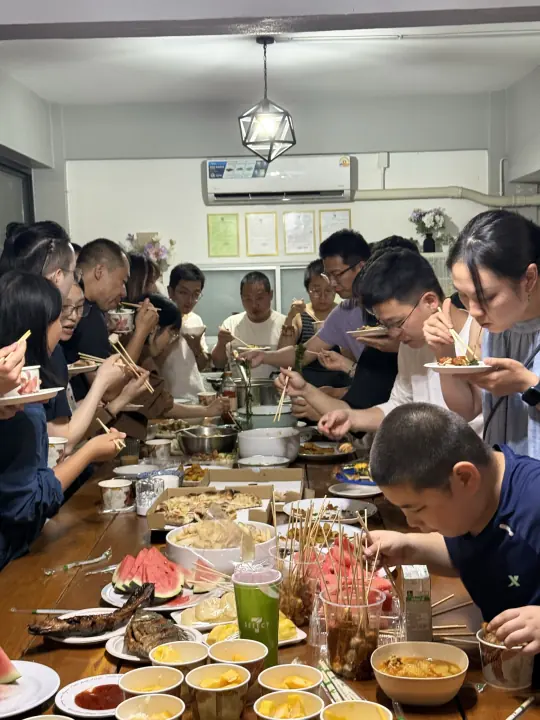 CMI 社区过往照片 408，纵向画面