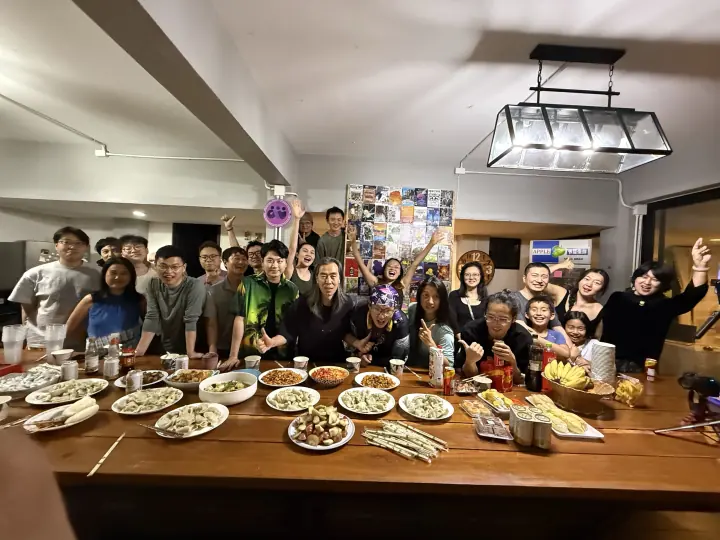 CMI 社区过往照片 412，横向画面