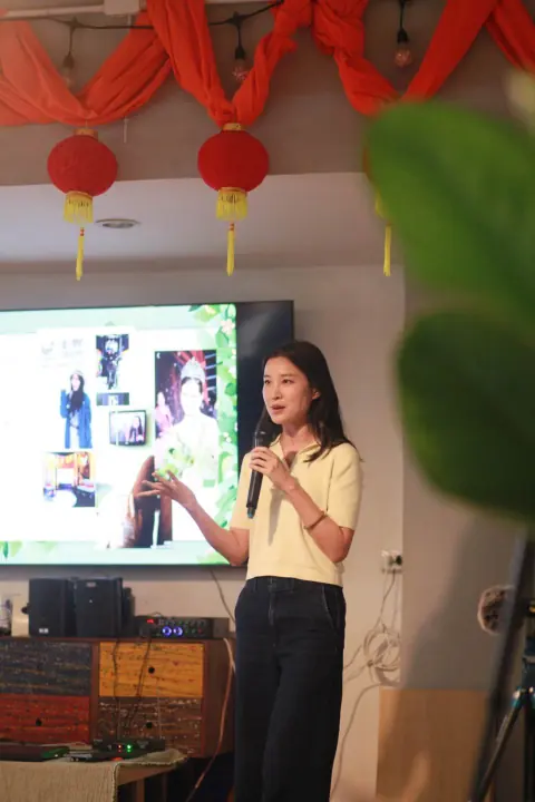 CMI 社区过往照片 505，纵向画面