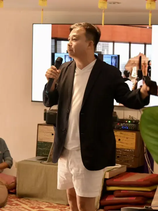 CMI 社区过往照片 513，纵向画面