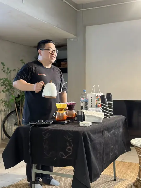 CMI 社区过往照片 524，纵向画面